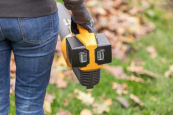 ���� ���� ���� BL 300e + ���� + 2 ������ 4 ����, 40V ����� STIGA