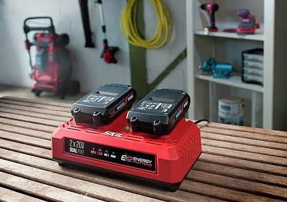���� ������ ���� SKIL 2x20V 2.4A