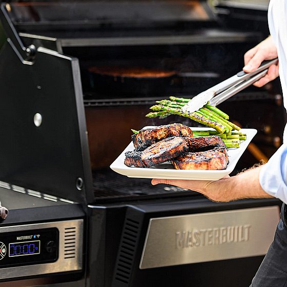 ����� + ���� ����� ������� ������� MASTERBUILT Gravity 560